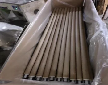 并排装在内衬塑料膜的纸箱中的一次性热电偶
